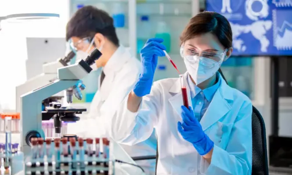 Η βιταμίνη που αλλάζει το μικροβίωμα και προστατεύει από τη νόσο του καρκίνου– Έλληνας επιστήμονας αποκαλύπτει